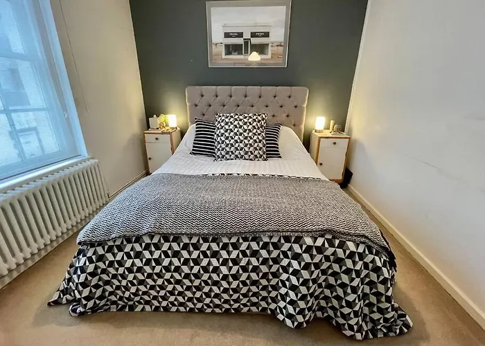 Gorgeous 2 Bedroom Apartment Edge Of Cabot Circus
