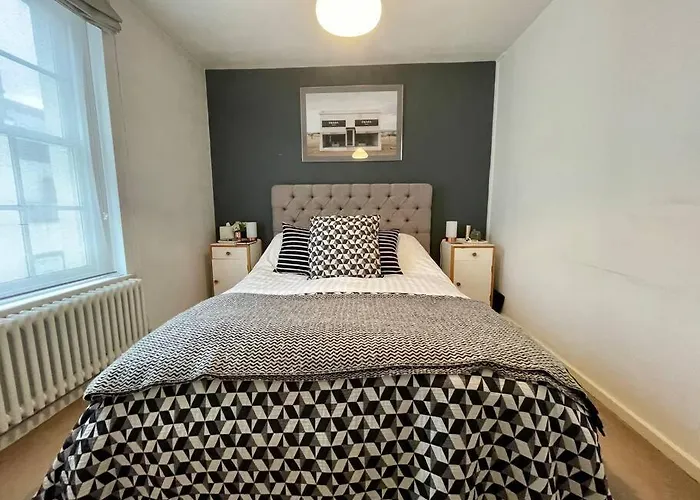 Gorgeous 2 Bedroom Apartment Edge Of Cabot Circus