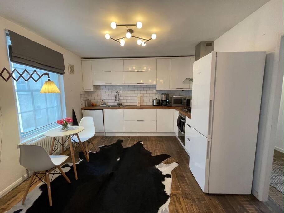 Gorgeous 2 Bedroom Edge Of Cabot Circus Apartamento